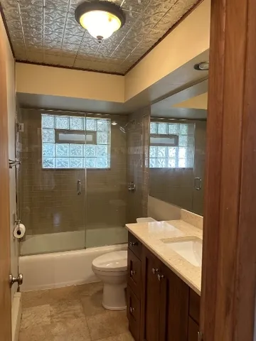 $2,400 | 6408 West Raven Street, Unit 2, Chicago, IL 60631