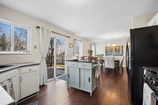 $340,000 | 122 East Aspen Circle, Hainesville, IL 60030