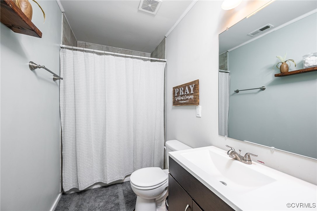 4959 Three Chopt Road Louisa, VA 23093 - Photo 21 of 28 Shared hall bath