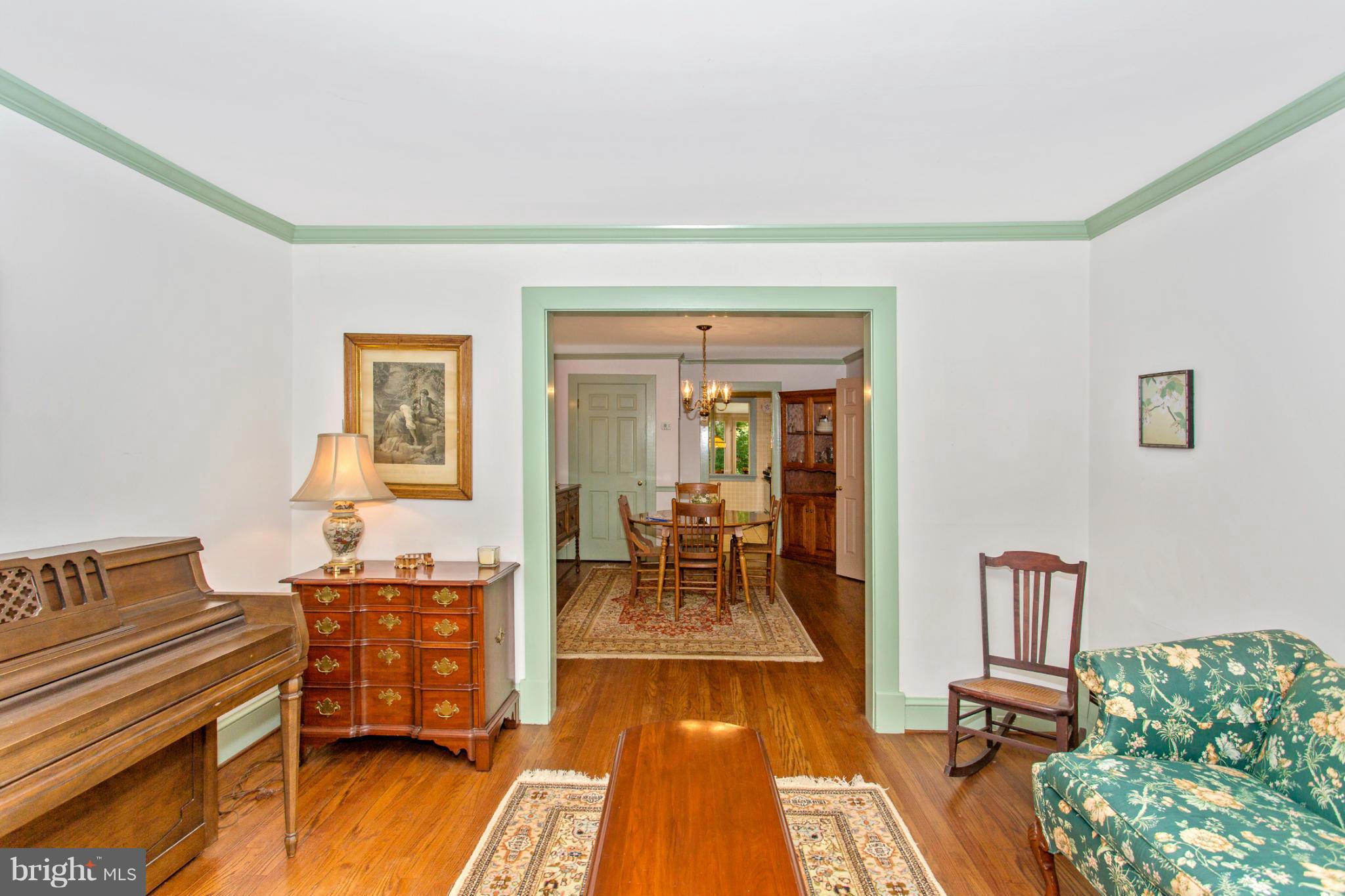 7079 Guilford Road Columbia, MD 21044 - Photo 9 of 30 Living Room