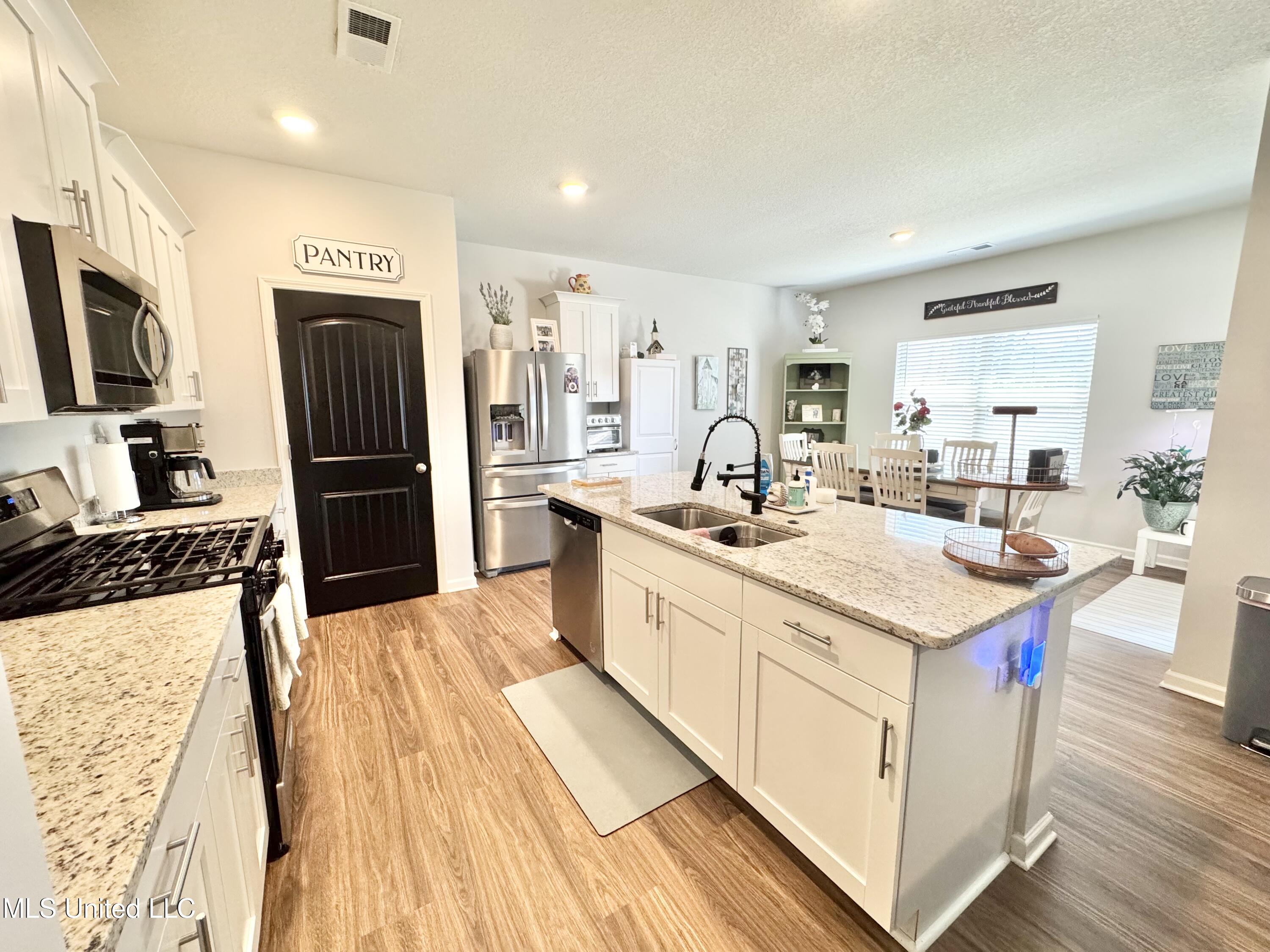 2347 Hyacinth Lane Hernando, MS 38632 - Photo 6 of 29 IMG_9484