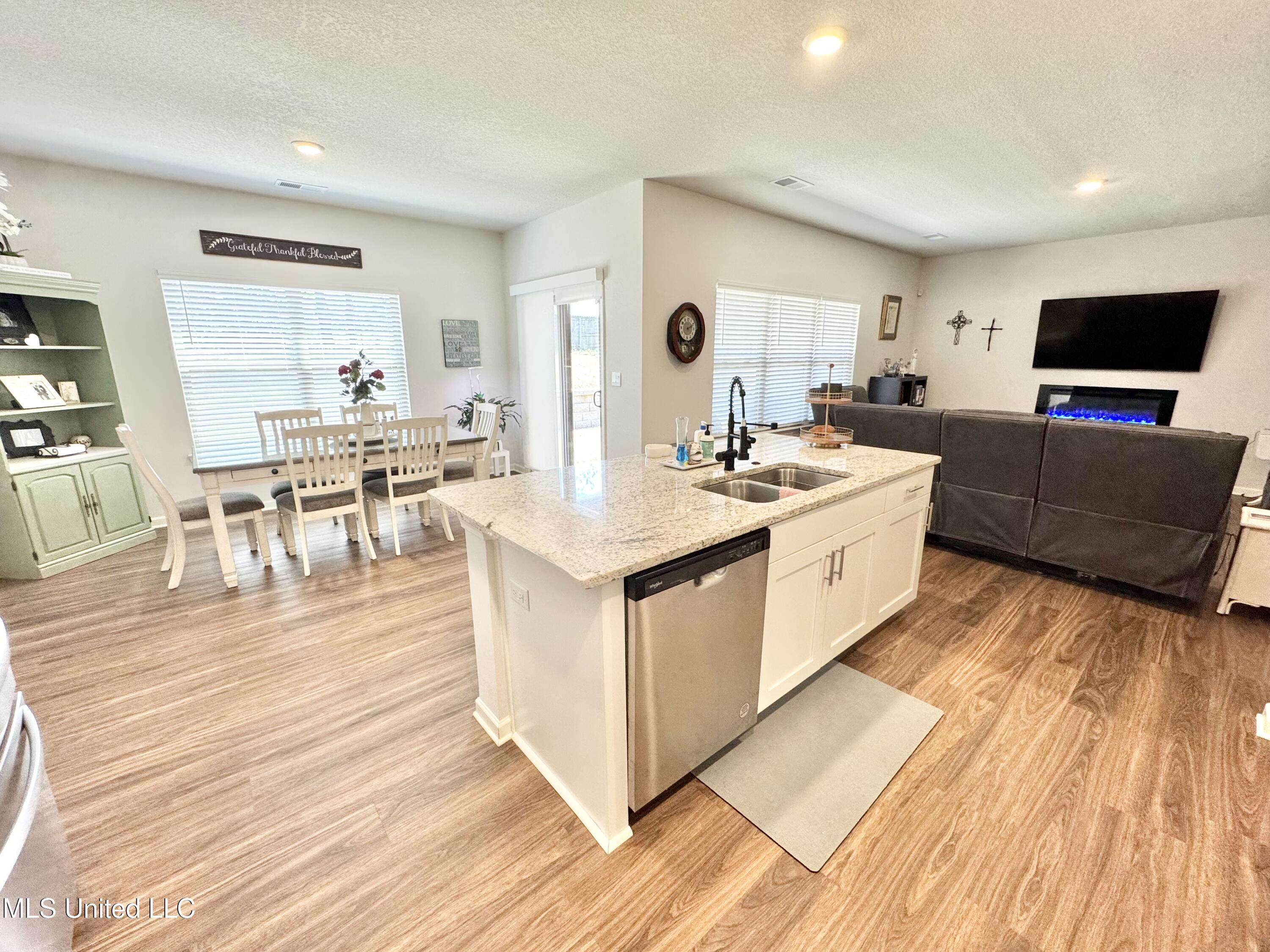 2347 Hyacinth Lane Hernando, MS 38632 - Photo 8 of 29 IMG_9487