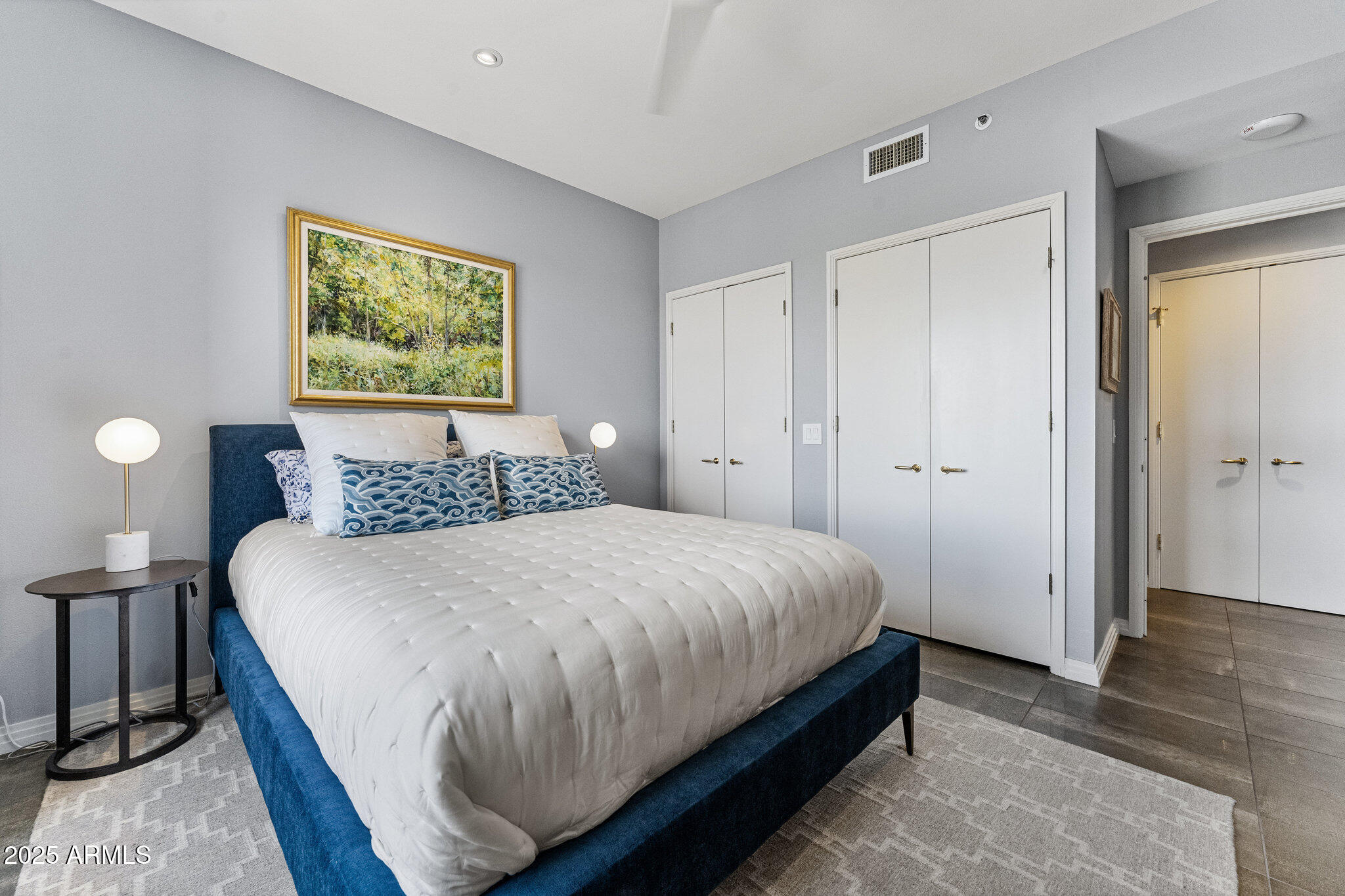 1040 East Osborn Road, Unit 1103 Phoenix, AZ 85014 - Photo 32 of 49 a bedroom with a bed and painting on the wall