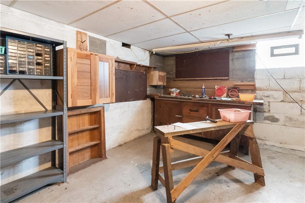 177 Oniontown Road Greenville, PA 16125 - Photo 15 of 18 a room with furniture