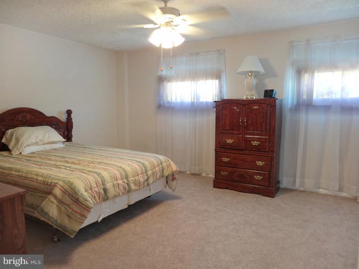 11859 Brandon Road Philadelphia, PA 19154 - Photo 17 of 23 Gallery Image 17