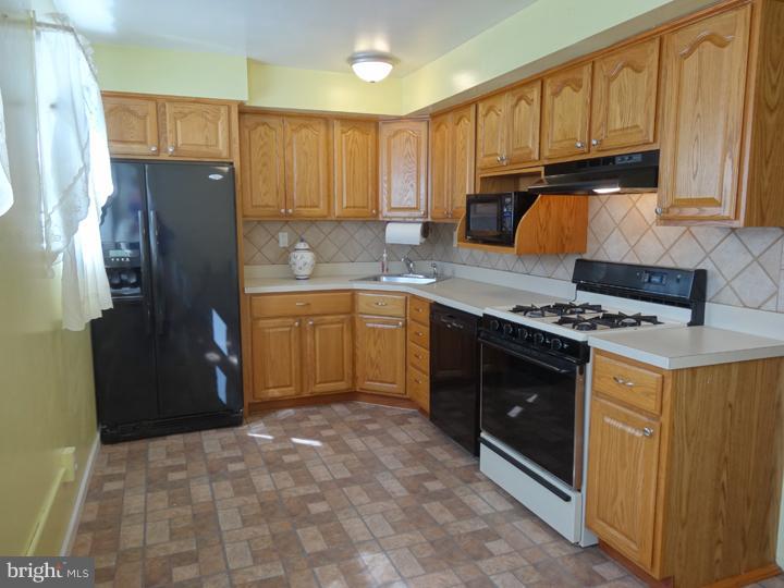 11859 Brandon Road Philadelphia, PA 19154 - Photo 6 of 23 Gallery Image 6