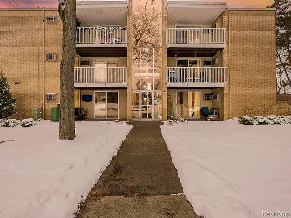 $112,000 | 4905 South Crooks Road, Royal Oak, MI 48073