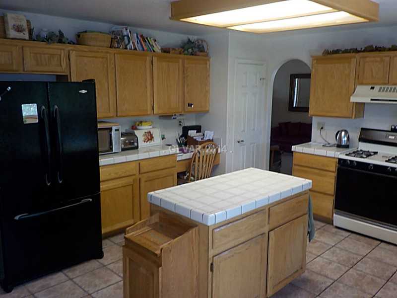 4 Rampart Court Henderson, NV 89074 - Photo 8 of 29 Kitchen.