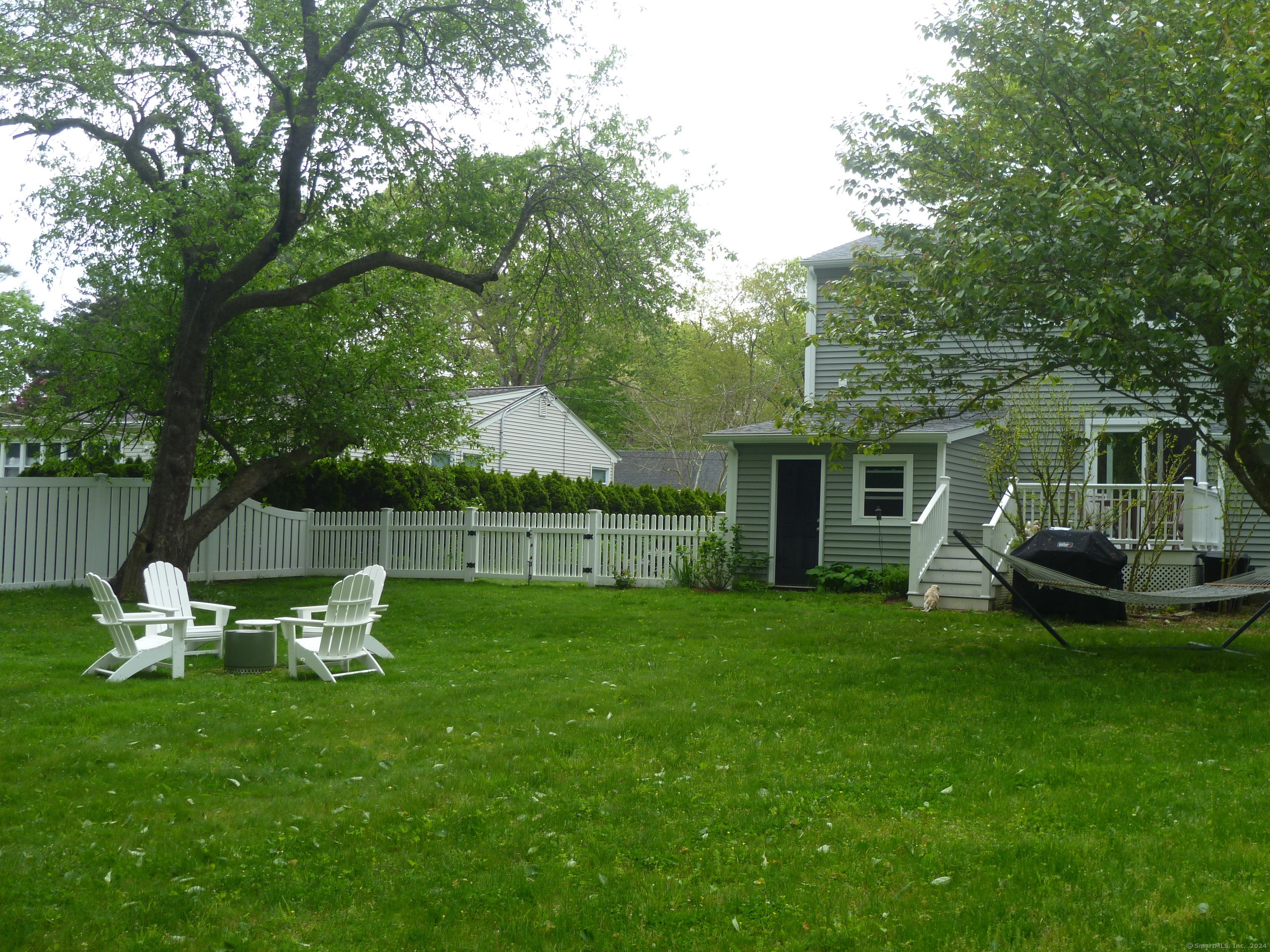 A private yard to enjoy. Both Hammock and chairs make for easy restfull days to relax.