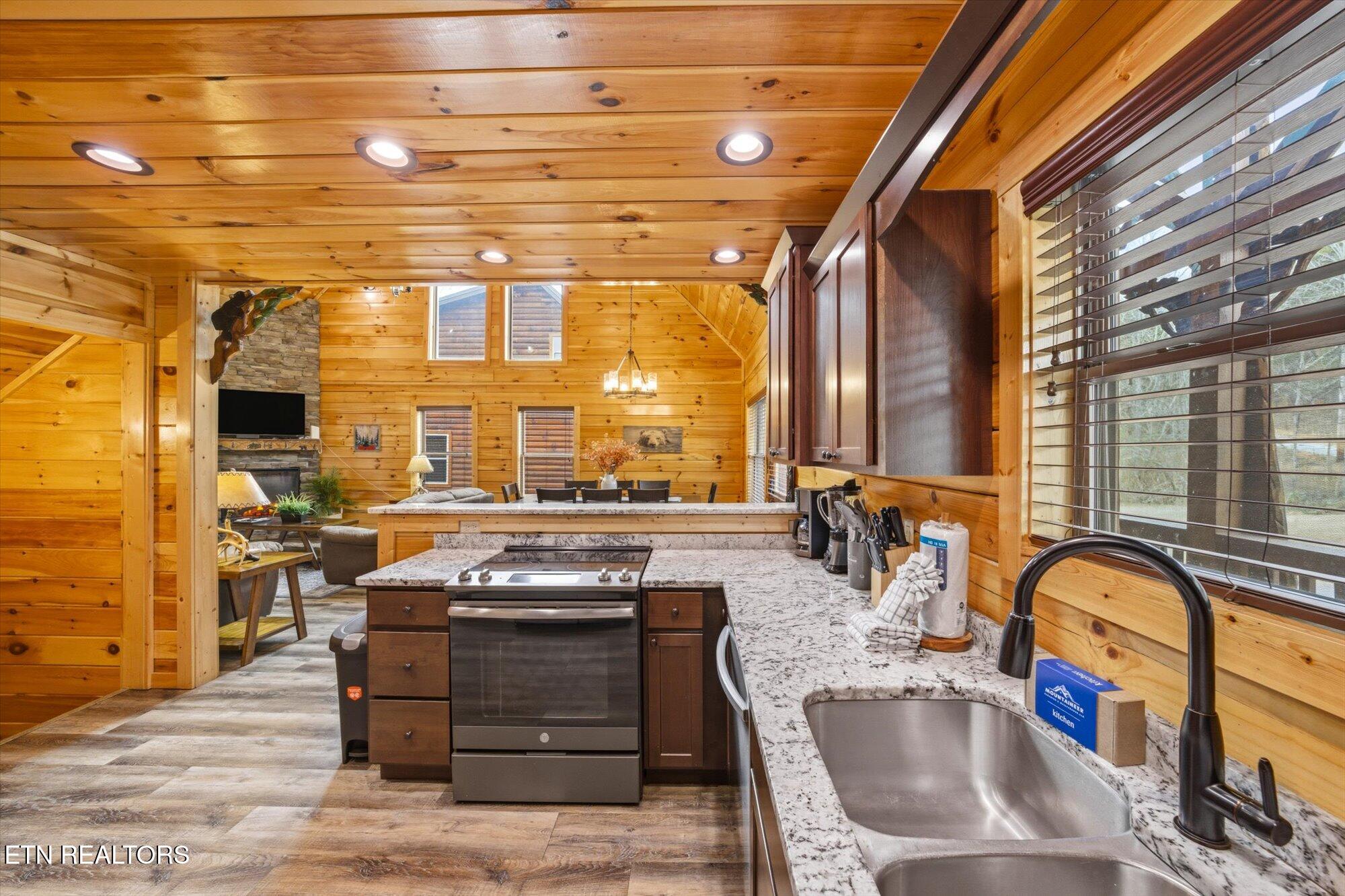 551 Blackberry Ridge Way Pigeon Forge, TN 37863 - Photo 17 of 60 551 Blackberry Ridge Way