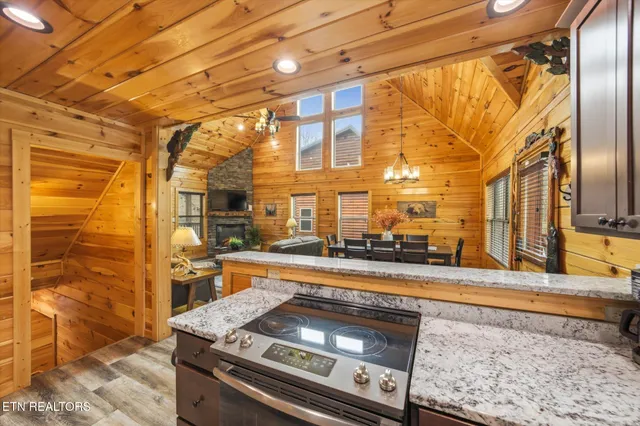 $925,000 | 551 Blackberry Ridge Way, Pigeon Forge, TN 37863