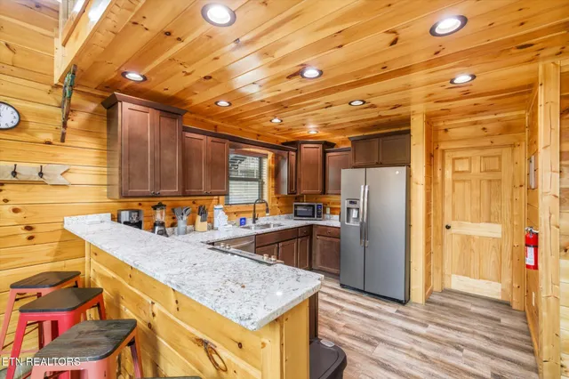 $925,000 | 551 Blackberry Ridge Way, Pigeon Forge, TN 37863