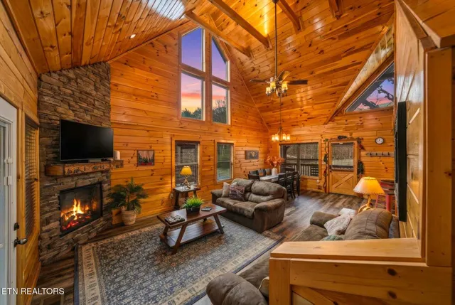 $925,000 | 551 Blackberry Ridge Way, Pigeon Forge, TN 37863