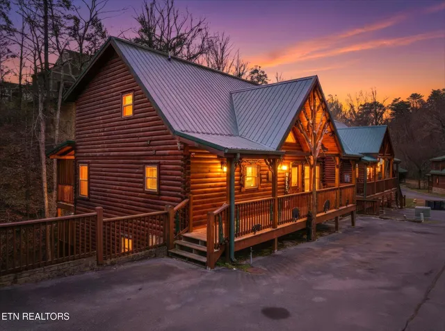 $925,000 | 551 Blackberry Ridge Way, Pigeon Forge, TN 37863