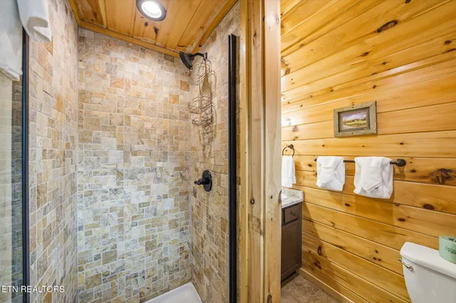 $925,000 | 551 Blackberry Ridge Way, Pigeon Forge, TN 37863