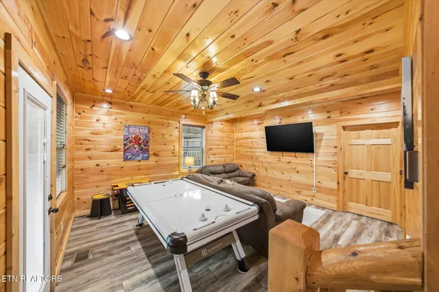 $925,000 | 551 Blackberry Ridge Way, Pigeon Forge, TN 37863