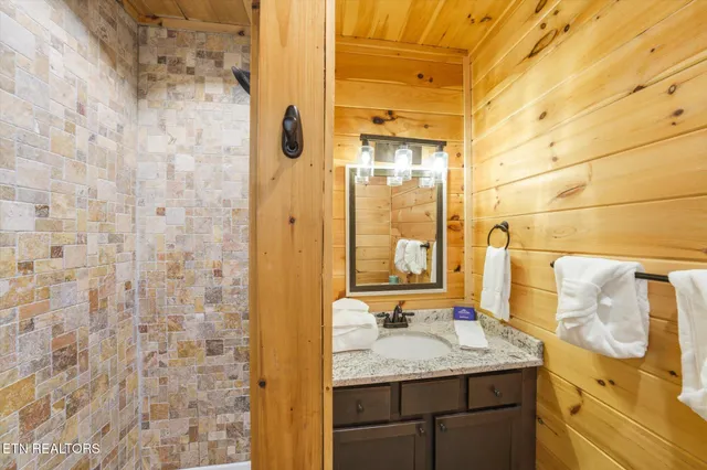 $925,000 | 551 Blackberry Ridge Way, Pigeon Forge, TN 37863