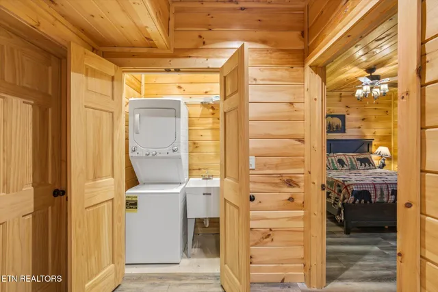 $925,000 | 551 Blackberry Ridge Way, Pigeon Forge, TN 37863