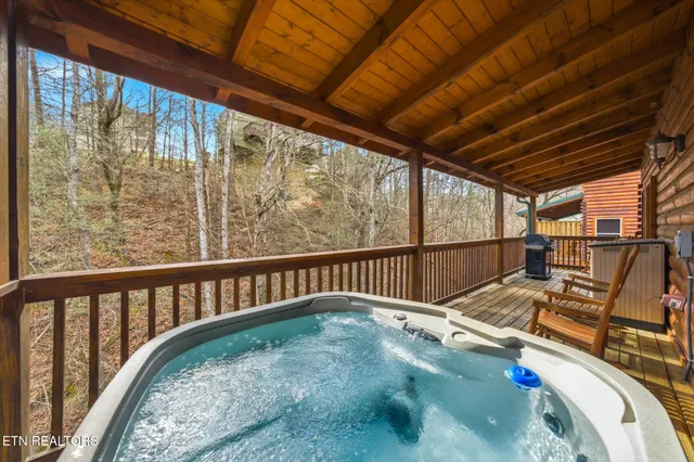 $925,000 | 551 Blackberry Ridge Way, Pigeon Forge, TN 37863