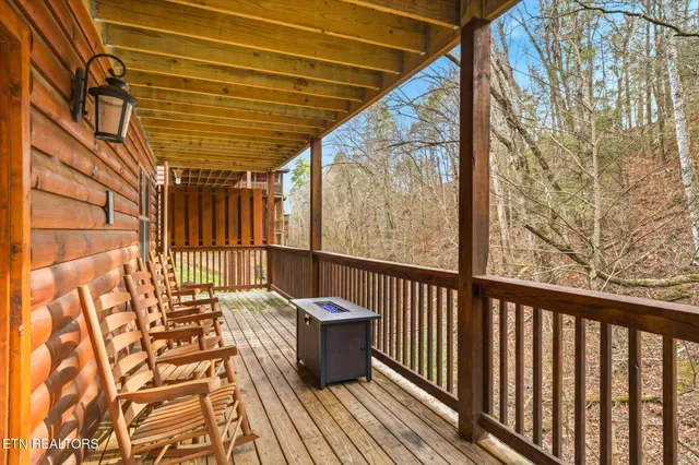 $925,000 | 551 Blackberry Ridge Way, Pigeon Forge, TN 37863