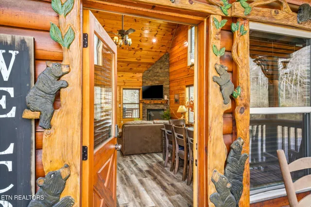 $925,000 | 551 Blackberry Ridge Way, Pigeon Forge, TN 37863