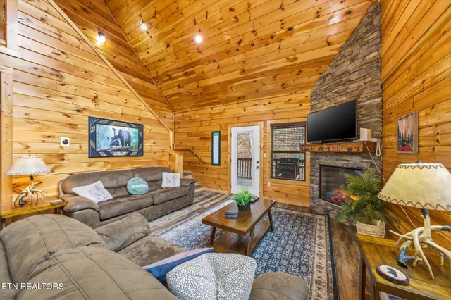 $925,000 | 551 Blackberry Ridge Way, Pigeon Forge, TN 37863