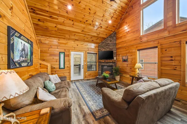 $925,000 | 551 Blackberry Ridge Way, Pigeon Forge, TN 37863