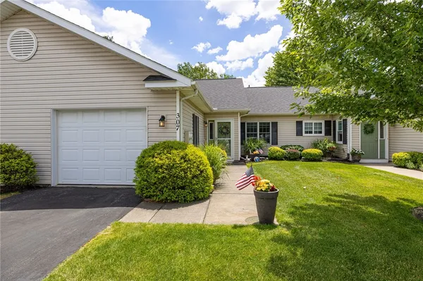 $299,900 | 307 Walker Drive, Canandaigua, NY 14424