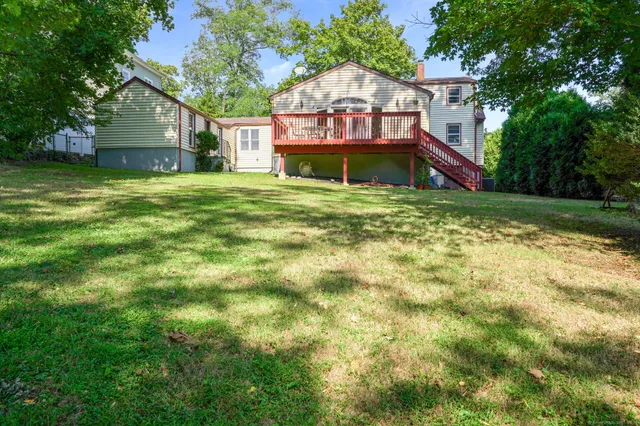 a view of a yard in front of house