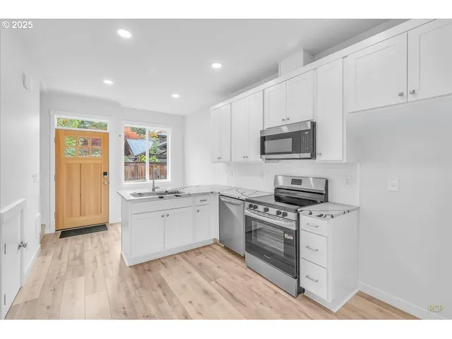 $299,900 | 9418 North Bristol Avenue, Portland, OR 97203