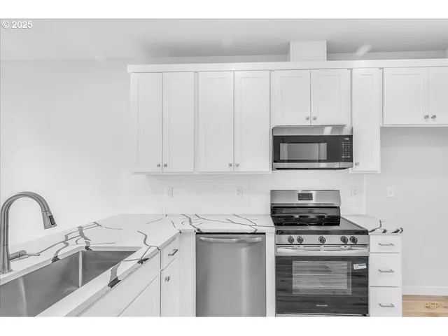 $299,900 | 9418 North Bristol Avenue, Portland, OR 97203