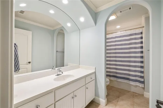 an aerial view of a entryway