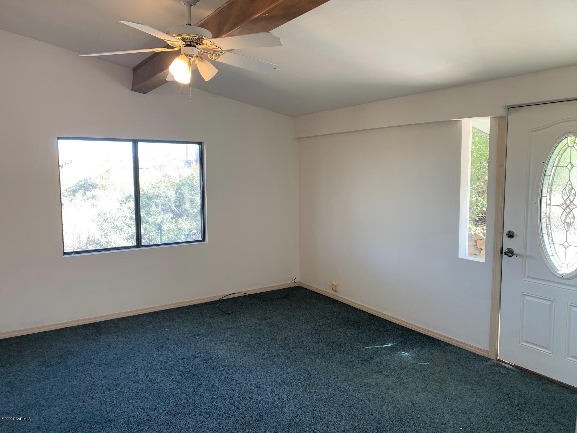 13250 Kofa Road Mayer, AZ 86333 - Photo 5 of 19 Living Room