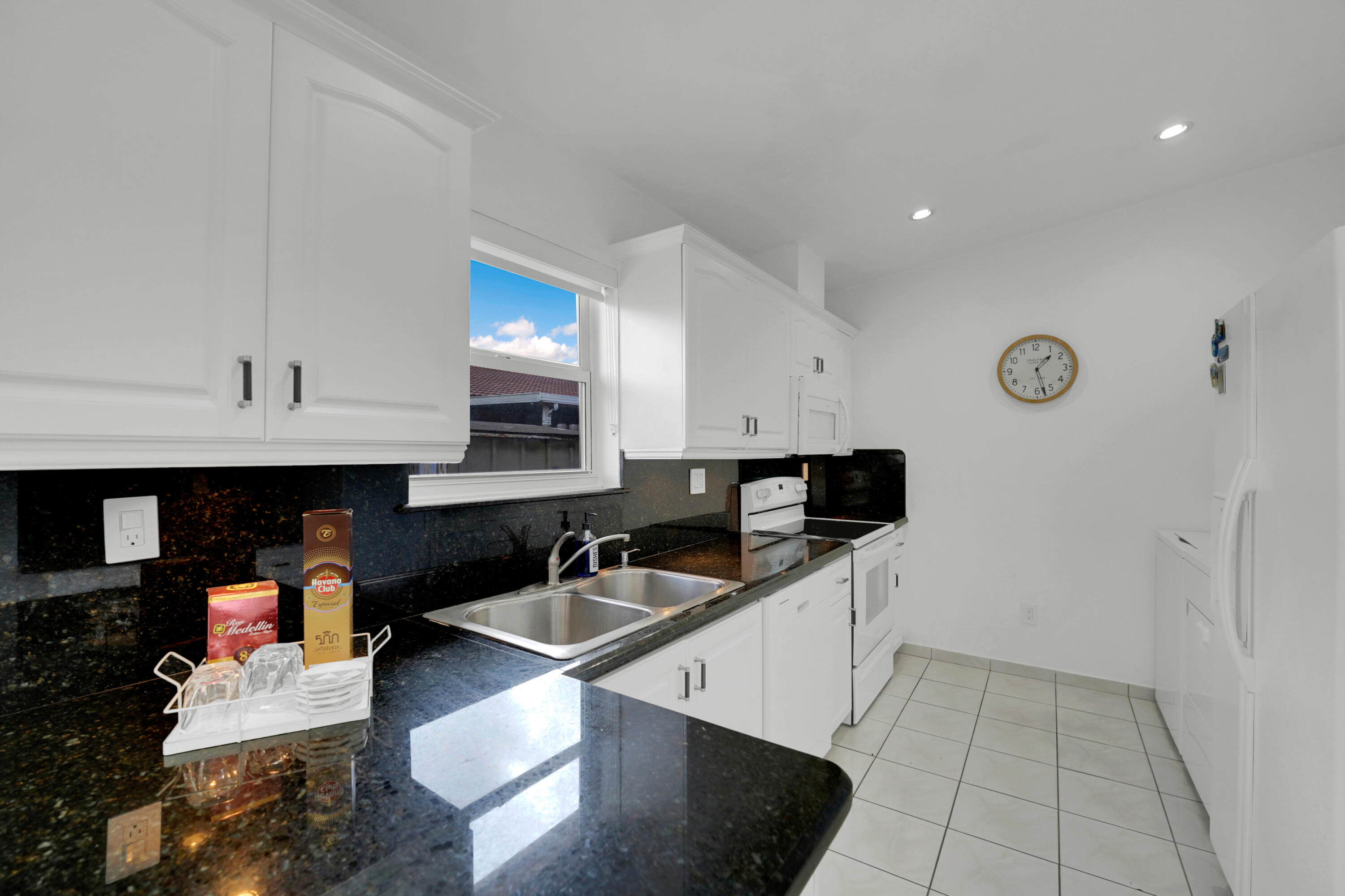 17255 Northwest 72nd Court Hialeah, FL 33015 - Photo 13 of 51 DSC03012