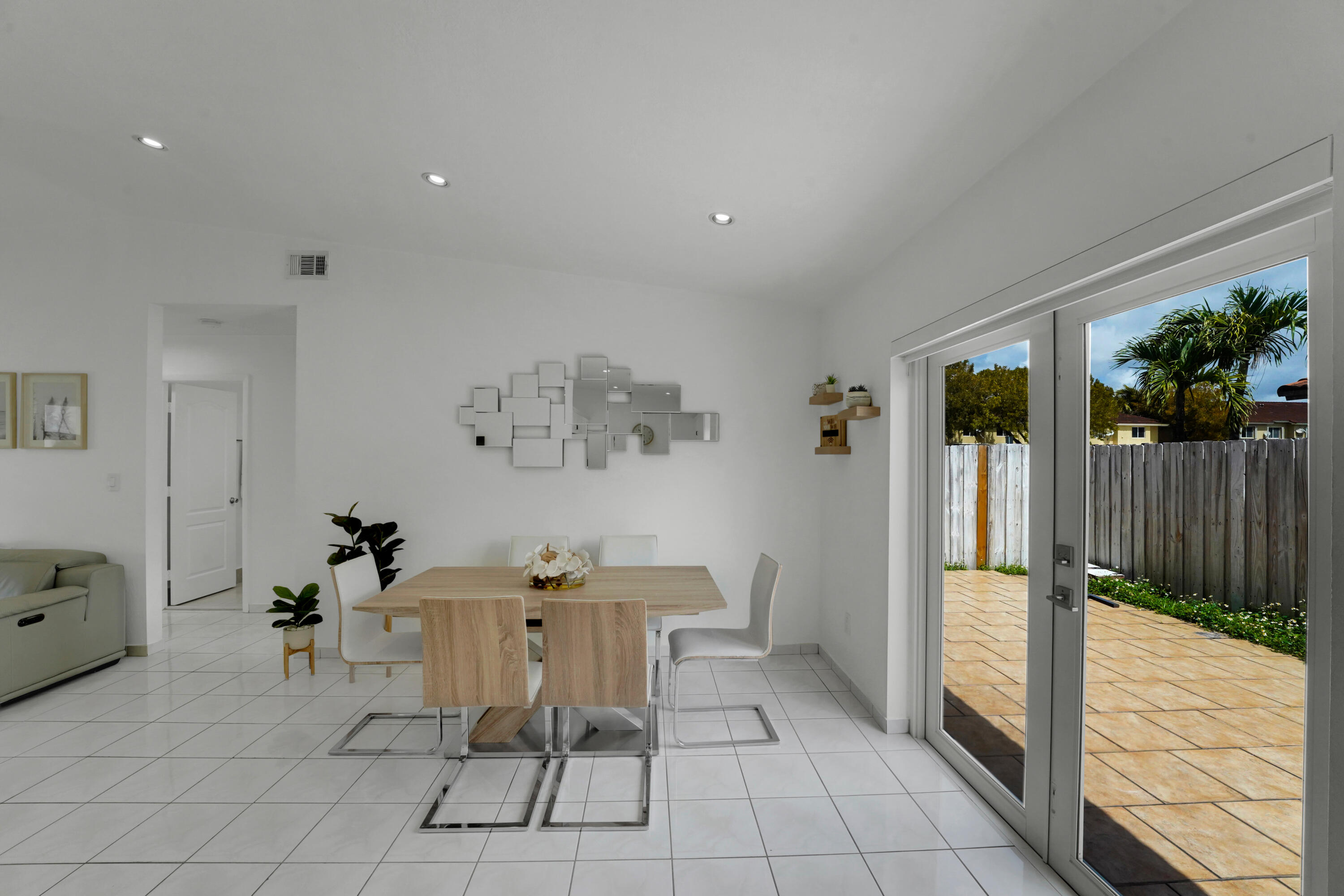 17255 Northwest 72nd Court Hialeah, FL 33015 - Photo 21 of 51 DSC03046