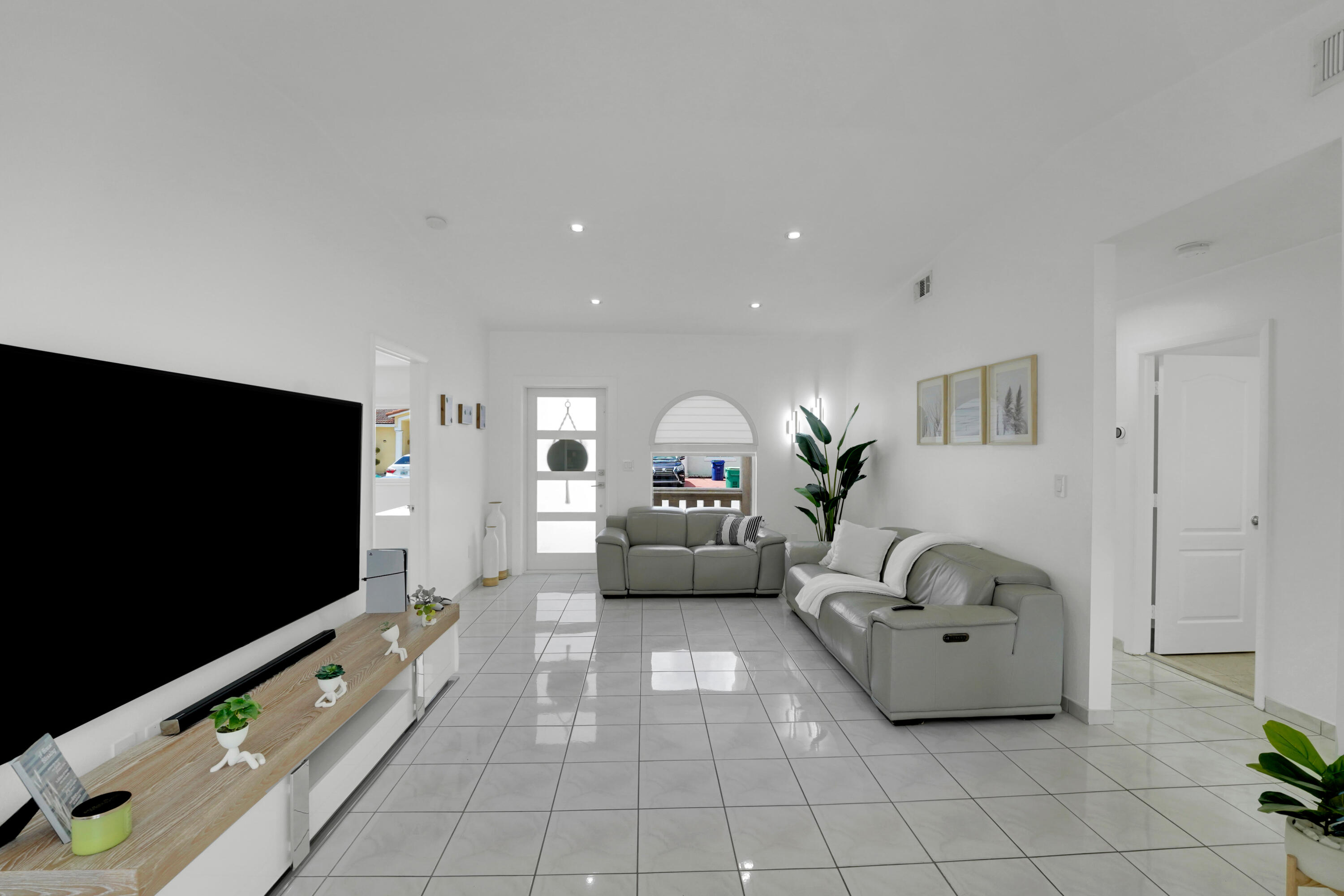 17255 Northwest 72nd Court Hialeah, FL 33015 - Photo 22 of 51 DSC03052