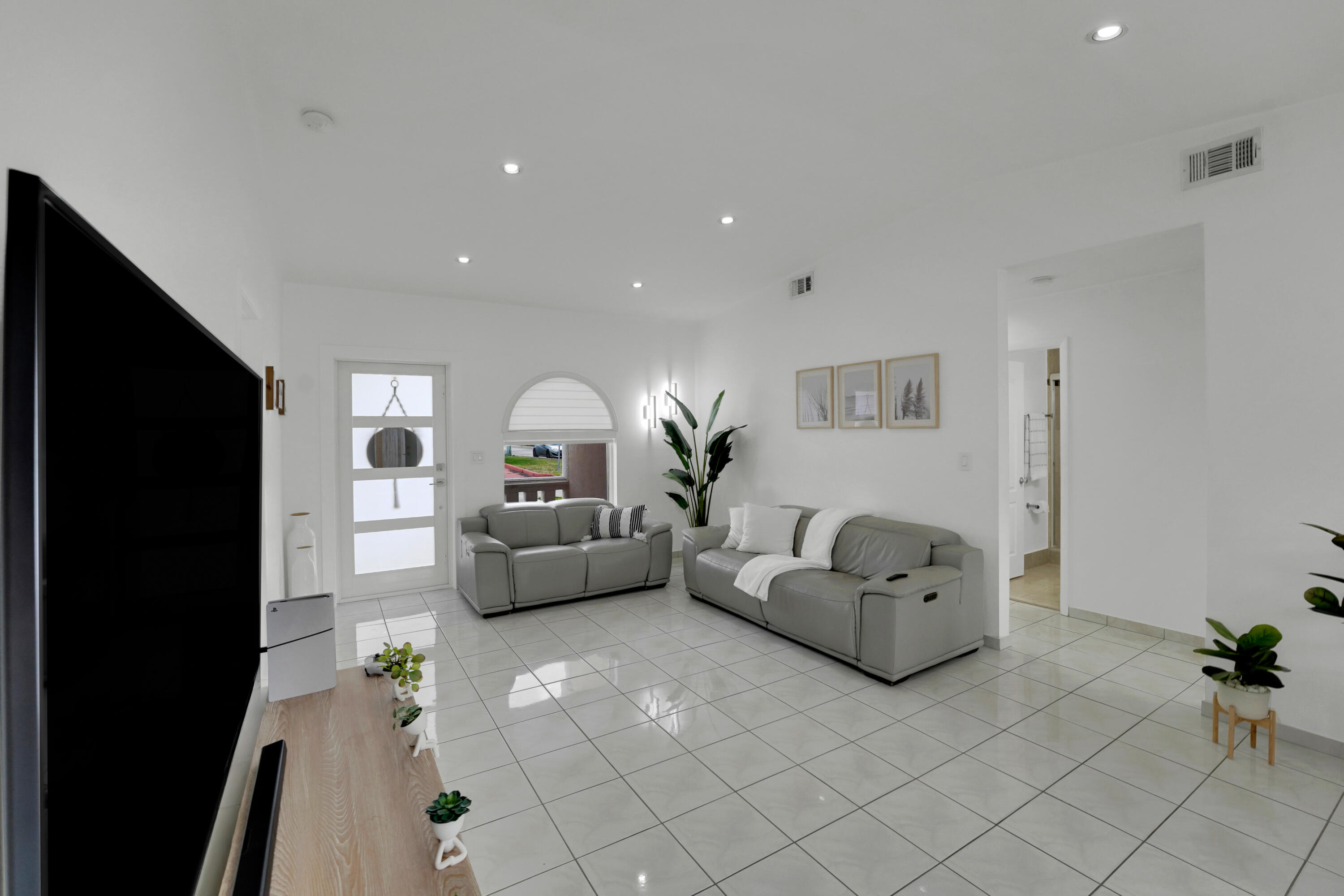 17255 Northwest 72nd Court Hialeah, FL 33015 - Photo 24 of 51 DSC03058