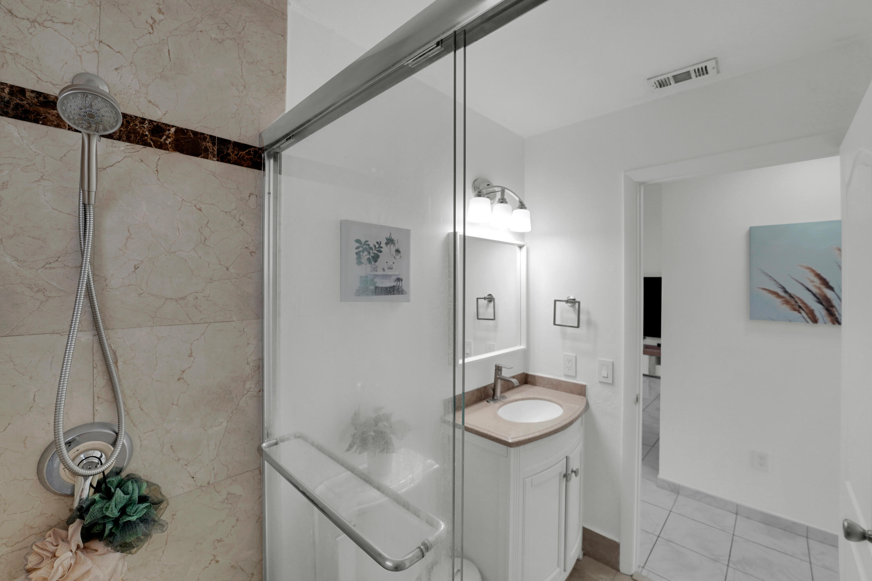 17255 Northwest 72nd Court Hialeah, FL 33015 - Photo 26 of 51 DSC03079