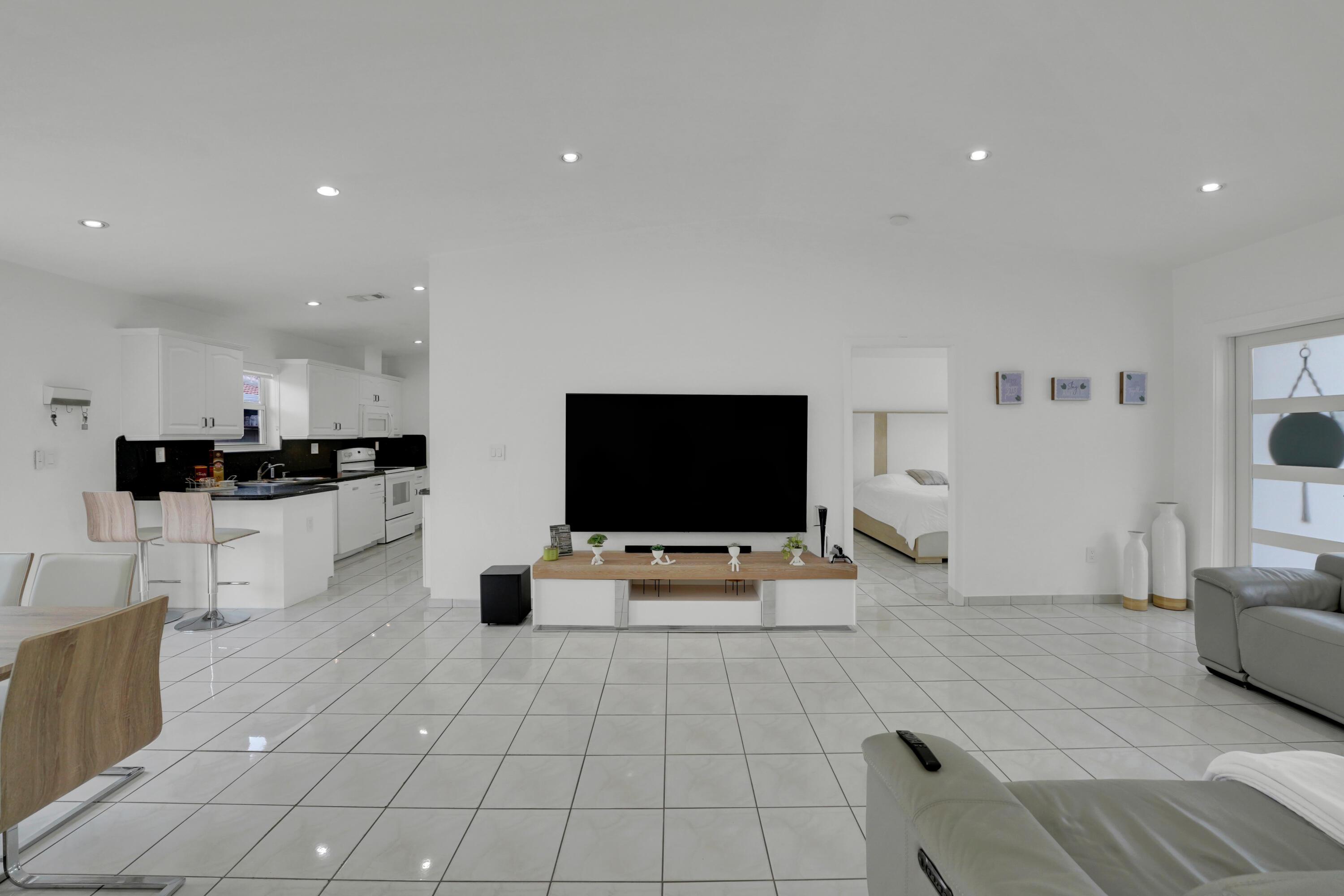 17255 Northwest 72nd Court Hialeah, FL 33015 - Photo 27 of 51 DSC03082