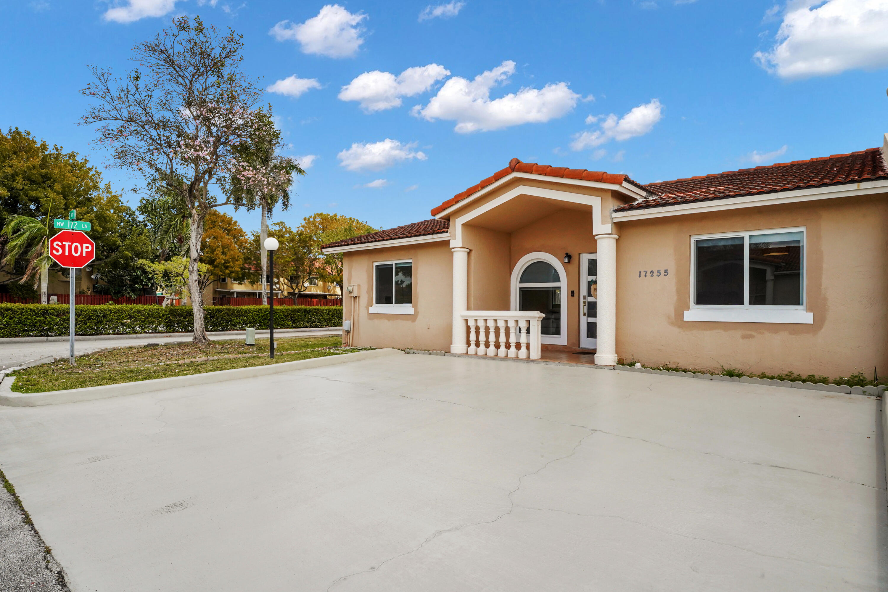 17255 Northwest 72nd Court Hialeah, FL 33015 - Photo 3 of 51 DSC03112