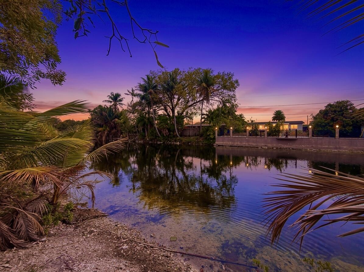 17255 Northwest 72nd Court Hialeah, FL 33015 - Photo 48 of 51 IMG_2569