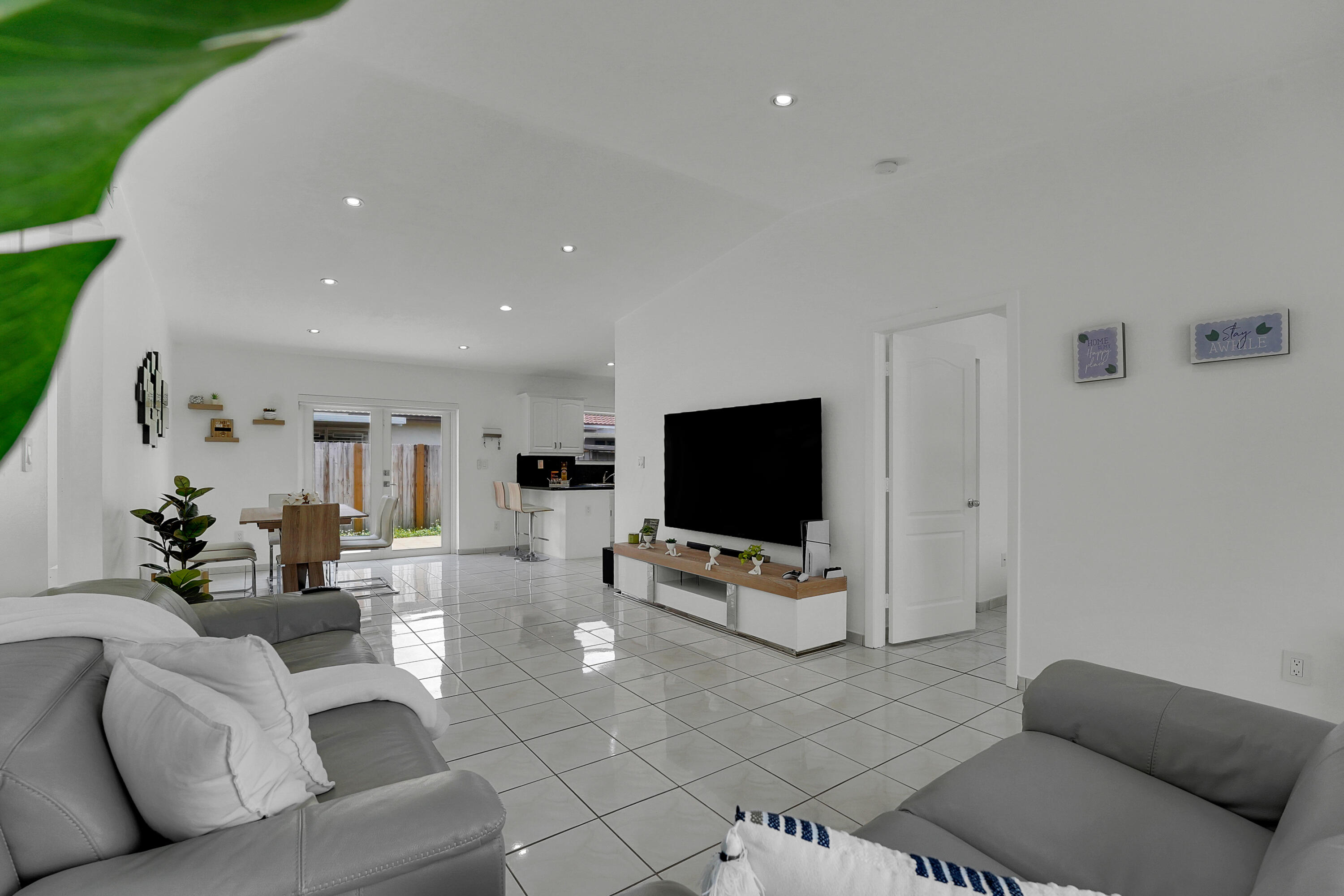 17255 Northwest 72nd Court Hialeah, FL 33015 - Photo 6 of 51 DSC02988