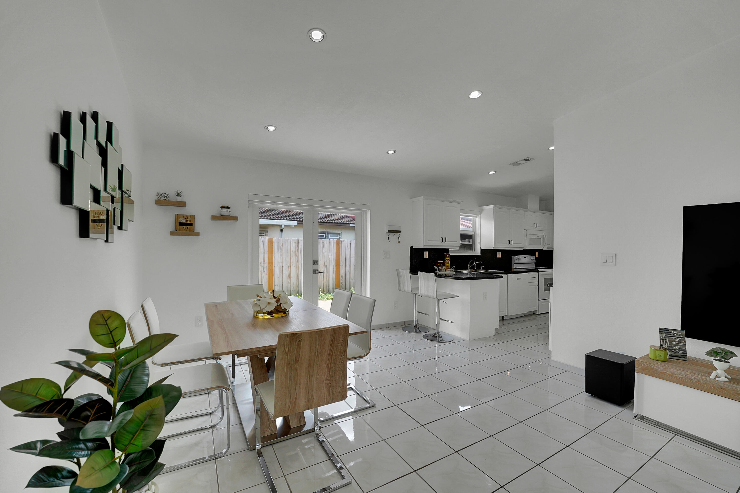 17255 Northwest 72nd Court Hialeah, FL 33015 - Photo 8 of 51 DSC02997