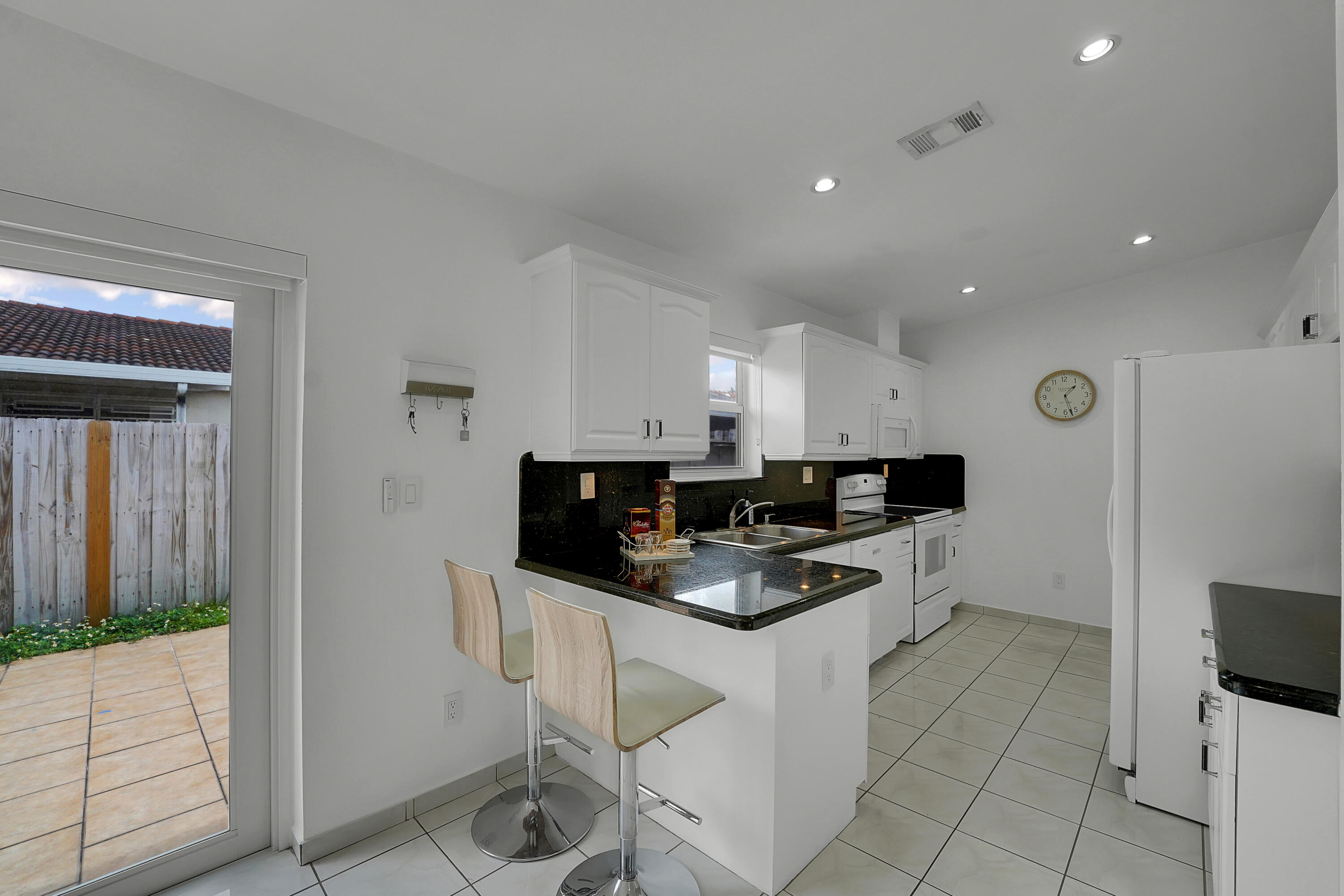 17255 Northwest 72nd Court Hialeah, FL 33015 - Photo 10 of 51 DSC03003