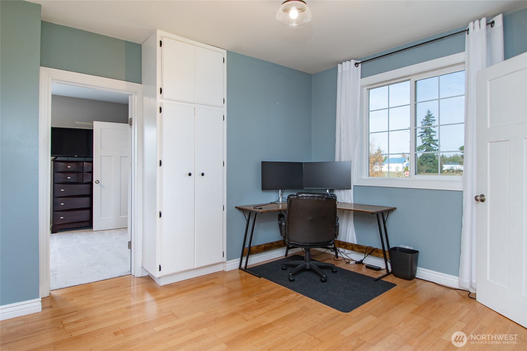 6084 Olson Road Ferndale, WA 98248 - Photo 18 of 40 a workspace with furniture and window