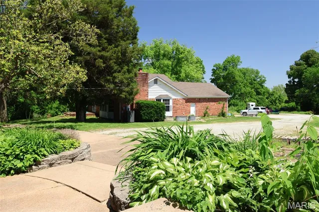 $699,000 | 5501 Dober Lane, St. Louis, MO 63129