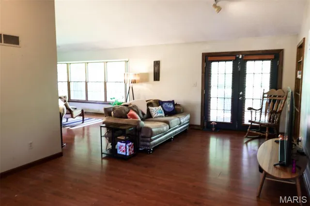 $699,000 | 5501 Dober Lane, St. Louis, MO 63129