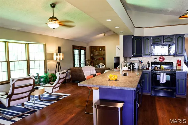 $699,000 | 5501 Dober Lane, St. Louis, MO 63129