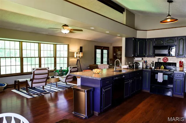 $699,000 | 5501 Dober Lane, St. Louis, MO 63129