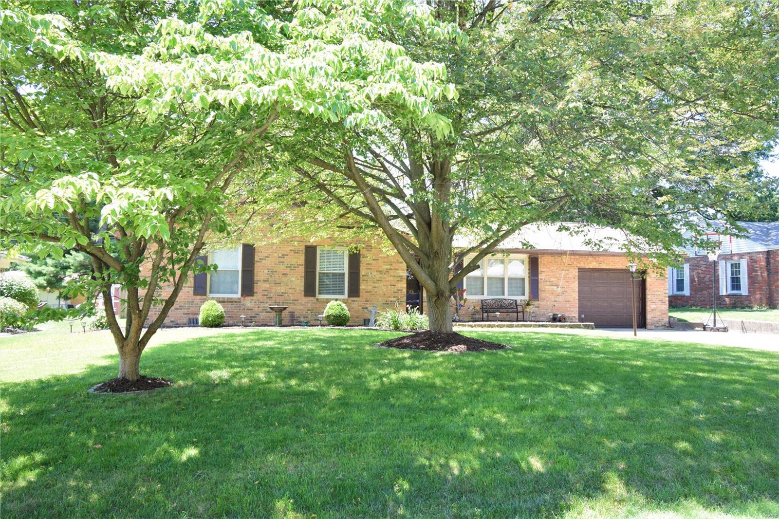 210 Blue Ridge Drive Belleville, IL 62223 - Photo 2 of 40 Gallery Image 2